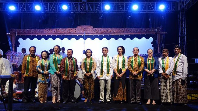 Tidar Heritage Foundation menggelar pertunjukkan wayang di Lembah Gunung Tidar, di hadapan duta besar dari 14 negara sahabat. 