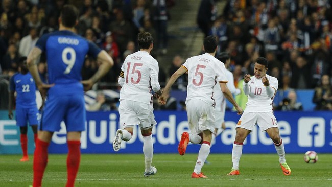 Tim tuan rumah Perancis takluk 0-2 dari Spanyol pada laga persahabatan. Antoine Griezmann sempat menggetarkan gawang Spanyol, tapi golnya dianulir.