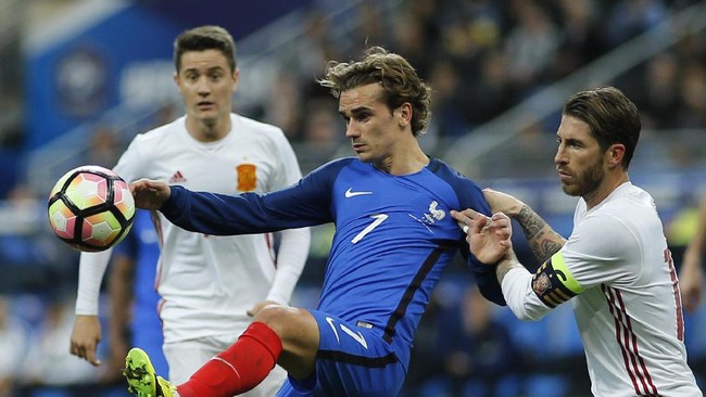 Timnas Prancis akan menghadapi Australia dalam laga pertama Grup C Piala Dunia 2018 di Kazan Arena, Sabtu (16/6). Berikut duel kunci laga tersebut.