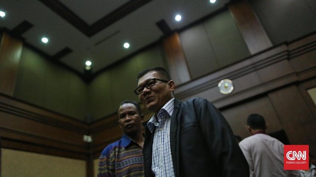 Politikus Partai Golkar Agun Gunandjar mengakui pernah bertemu dengan tersangka kasus e-KTP Andi Narogong di ruang fraksi Golkar.