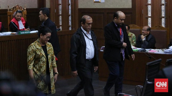 Politikus Hanura Miryam S Haryani menceritakan proses pemeriksaan dirinya yang dilakukan sebanyak empat kali. Novel membantah.