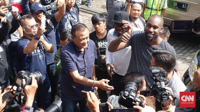 Carlton Cole adalah jebolan Chelsea. Sulit berkompetisi di tim utama, Cole hijrah ke West Ham dan jadi bintang di sana. Sayang di dua tim berikutnya ia gagal.