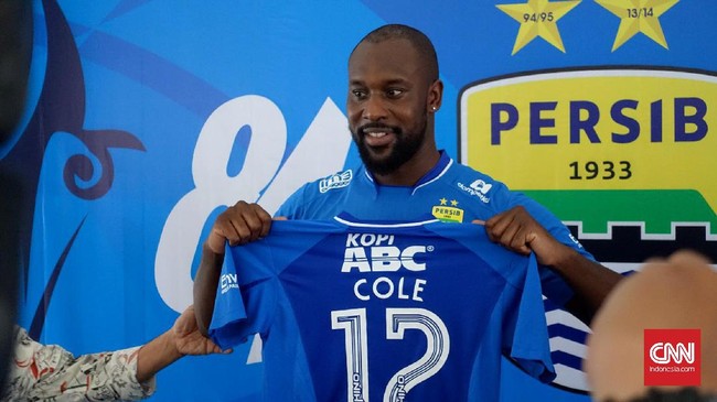 Carlton Cole mengatakan Persib Bandung memiliki suporter yang luar biasa, bahkan diklaimnya memiliki basis suporter lebih besar dari Chelsea dan West Ham.