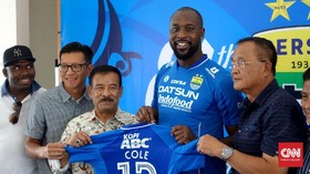 Cole Salahkan Umuh Atas 'Kemandulan Gol' di Persib