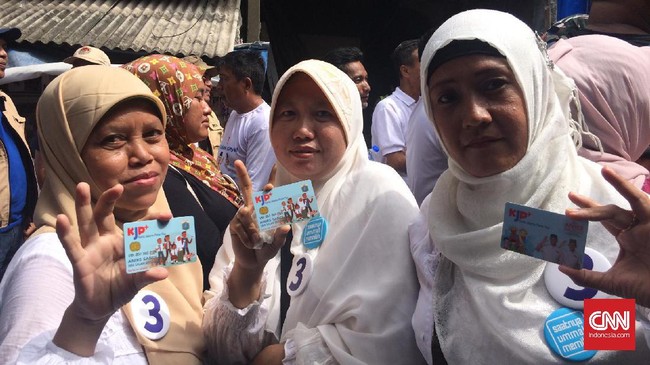 Meski tak bisa digunakan saat ini, kartu contoh KJP Plus itu nantinya bisa ditukarkan dengan yang asli jika Anies-Sandi menang pilkada.