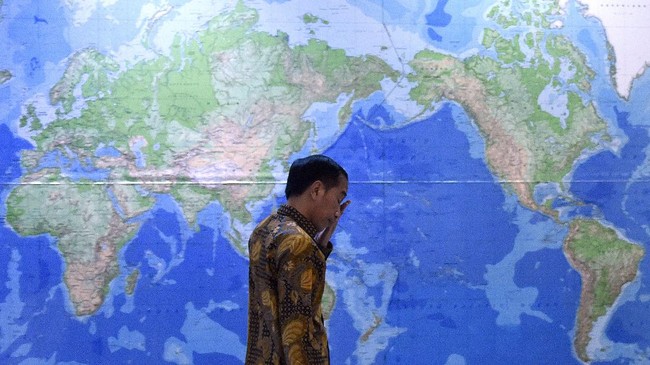 Presiden Joko Widodo mengancam untuk mencabut izin perusahaan dengan konsesi lahan skala besar jika area tersebut ditelantarkan.