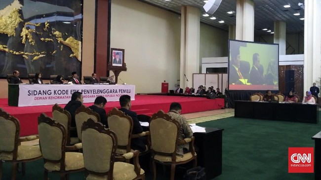 Komisaris Independen Badan Usaha Milik Negara (BUMN) PT Sang Hyang Seri Heddy Lugito terpilih menjadi Ketua Dewan Kehormatan Penyelenggara Pemilu (DKPP).