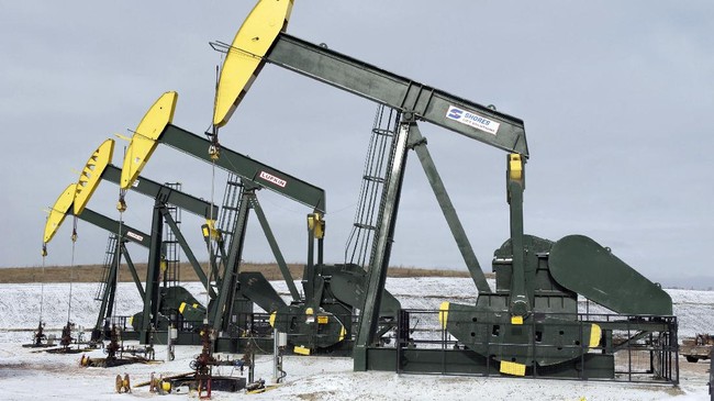 OPEC dan negara lainnya kemungkinan masih tetap melanjutkan perpanjangan pembatasan produksi meski tidak mengurangi lagi jumlahnya.