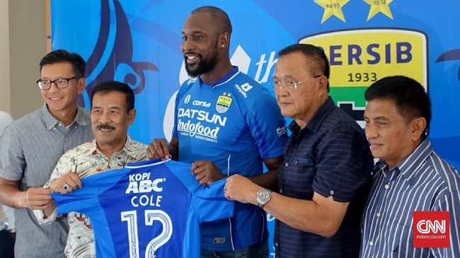 Pelatih sementara Persib Bandung Herrie Setyawan menyebut Carlton Cole sebagai sosok yang humoris sepanjang kiprahnya di Bandung.