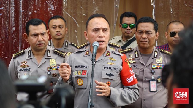 Kapolda Irjen Iriawan meminta pengadilan negeri menunda pelaksanaan sidang kasus penistaan agama dengan terdakwa Ahok hingga berakhirnya pencoblosan.