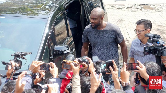 Sempat kesulitan mendapat tempat utama di dua tim sebelumnya karena cedera lutut, Carlton Cole menjamin dirinya kini sudah fit untuk membela Persib di Liga 1.