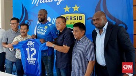Carlton Cole dan Nomor Punggung 12 di Persib