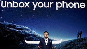 Samsung Sebut Ponsel Layar Lipat Bukan Sekedar Gimik