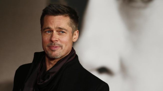 Brad Pitt disebutkan telah melewati masa-masa kritis di mana ia mengurung diri dan mendengarkan lagu-lagu sendu pasca perceraian dengan Angelina Jolie.