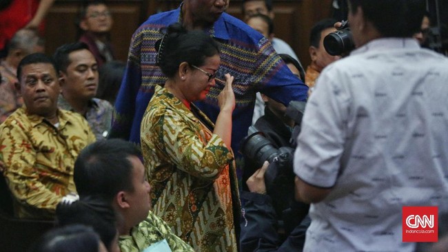 Miryam S Haryani menangis di hadapan hakim, mengaku diancam penyidik saat menjadi saksi dalam kasus e-KTP. Namun lain di sidang, lain di penangkapan.