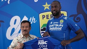 Cole Sebut Pemecatannya di Persib Hanya Klaim Manajer