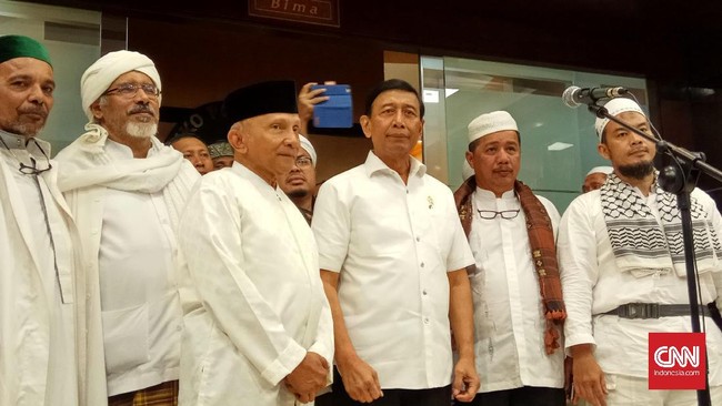 Ketua Umum Parmusi, Usamah Hisyam meminta Sekretaris Jenderal Forum Umat Islam Muhamad Al Khaththath dibebaskan sebelum pukul 18.00 WIB.