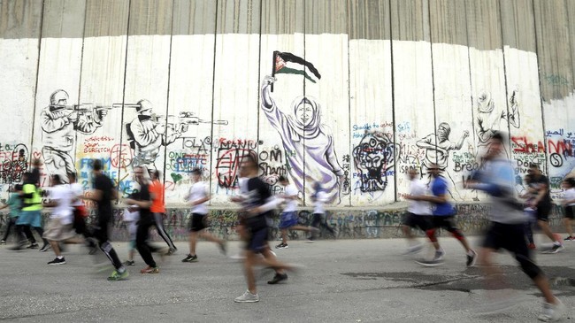 Ketika Palestina naik dua tangga ke peringkat 82 rangking FIFA, Israel terperosok 16 tangga dan kini ada di urutan ke-98.