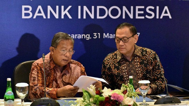 Menko Perekonomian Darmin Nasution menilai, turunnya harga barang sepanjang Maret lalu karena beberapa komoditas pangan sudah masuk musim panen.