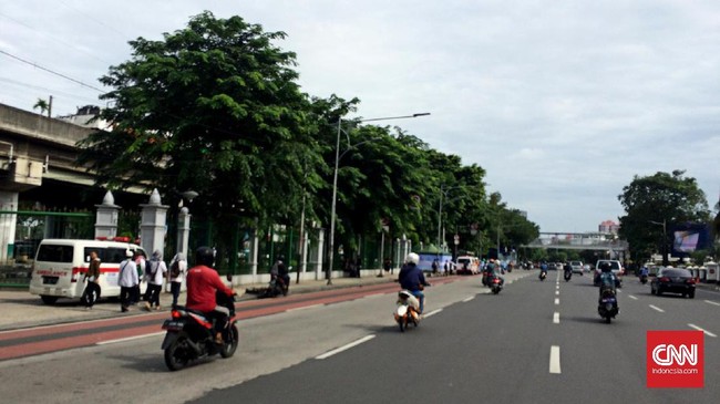Tak ada kemacetan maupun parkir kendaraan di pinggir jalan seperti aksi-aksi sebelumnya. Peserta aksi juga terlihat berjalan kaki menuju Istiqlal.