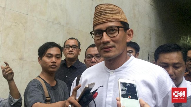Sebelum bertemu Djarot, Sandi juga sempat bertemu seterunya dalam putaran pertama, Sylviana Murni.