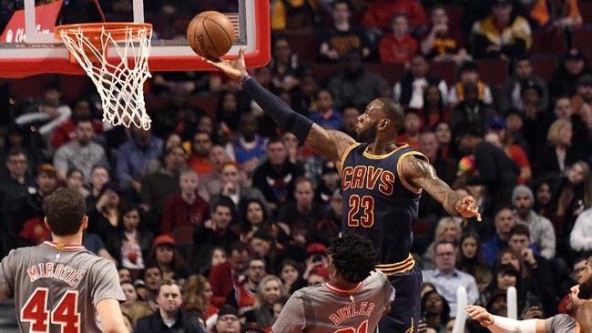 LeBron James kini berada di peringkat ketujuh dengan perolehan 28.599 poin. Sementara Shaquille O'Neal terpaut satu peringkat di bawahnya (28.596 poin).