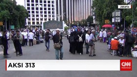 Ratusan Pedagang Kaki Lima Raup Untung dari Aksi 313