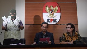Usut Korupsi e-KTP, KPK Sita Dua Mobil Mewah
