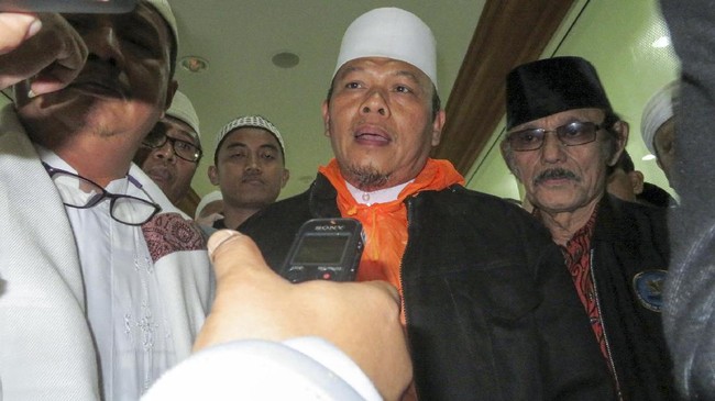 Tim Advokasi GNPF MUI yang membela Al Khaththath menyatakan keanehan atas penangkapan dengan tuduhan dugaan makar.