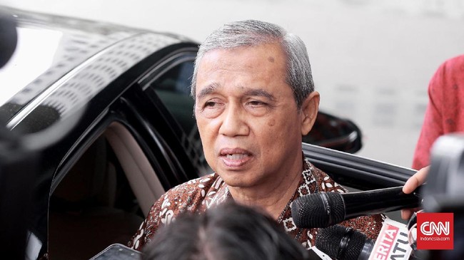 Busyro berharap Presiden Jokowi mengikuti langkah Presiden ke-6 RI SBY yang membentuk Tim 8 ketika terjadi kriminalisasi kepada Novel pada 2012.
