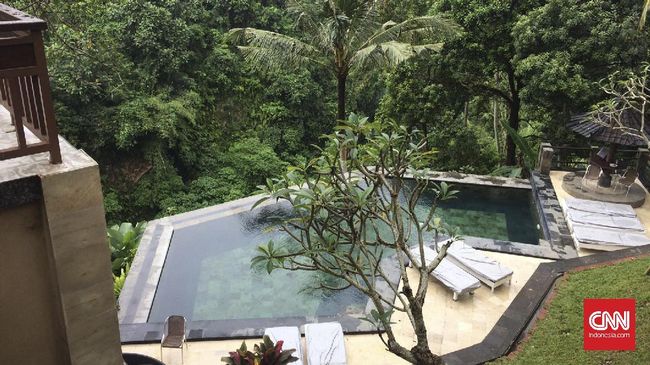 5 Hotel di Bali dengan <i>Infinity Pool</i> yang Spektakuler Infnity pool adalah kolam renang yang tepiannya dirancang seolah menghilang dan menimbulkan kesan memanjang sampai tak terhingga.