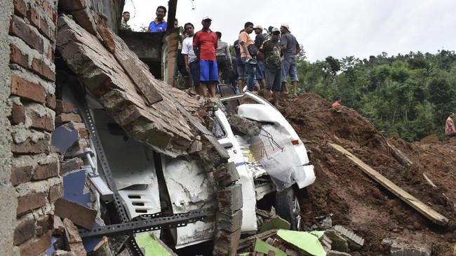 Penghuni yang rumahnya rusak berat akan diberikan jaminan hidup selama 90 hari dikali Rp10 ribu atau total Rp900 ribu, setelah ditetapkan statusnya.
