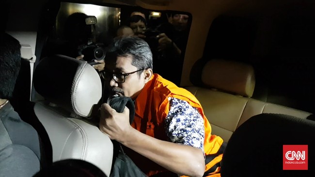 MFA, Direktur Utama PT PAL, AN selaku pegawai AS Incorporation, dan AC sebagai GM Treasury PT PAL dibawa usai menjalani pemeriksaan.