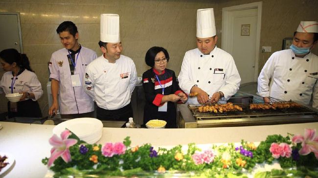 Menawarkan cita rasa khas Indonesia, restoran yang baru dibuka Sabtu (1/4) itu berada di lantai 25 Hotel Peony Plaza, di Luoyang, Henan, China.