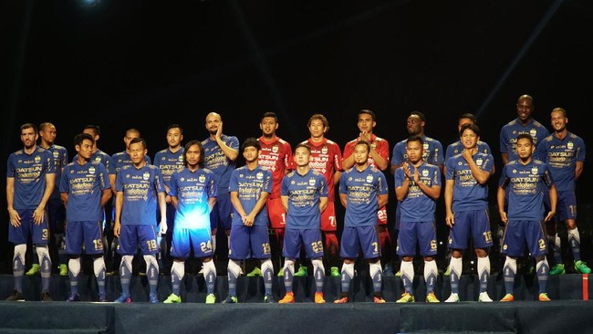 Pemain anyar Persib Bandung, Raphael Maitimo, terpesona dengan antusiasme Bobotoh yang memeriahkan launching tim menjelang Liga 1 Indonesia 2017.