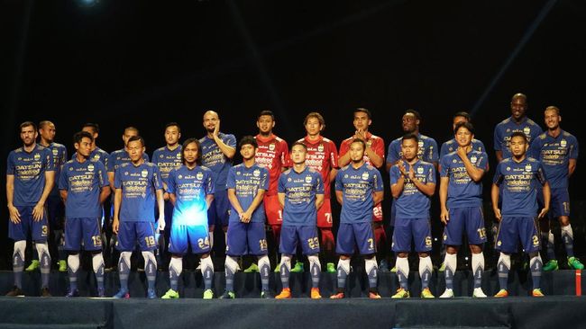Maitimo Terpesona Animo Bobotoh Pemain anyar Persib Bandung, Raphael Maitimo, terpesona dengan antusiasme Bobotoh yang memeriahkan launching tim menjelang Liga 1 Indonesia 2017.
