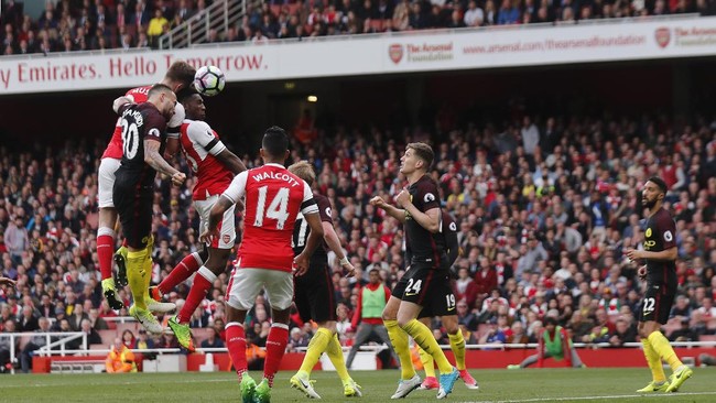 Sempat tertinggal selama dua kali, Arsenal pun mampu membuat kedudukan jadi imbang dengan skor 2-2 dalam laga Liga Inggris lawan Manchester City.