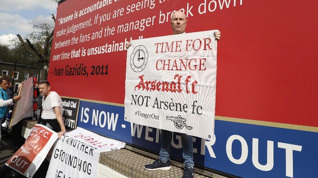 Para fan semakin gencar melakukan protes agar Arsene Wenger segera hengkang dari Arsenal. Unjuk rasa kini dilakukan di pusat latihan The Gunners.