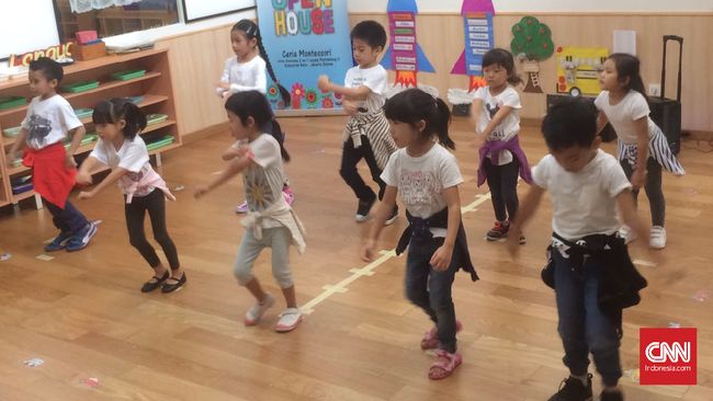 Memberikan stimulasi tepat di tahun-tahun pertama perkembangan anak menjadi penting untuk membangun potensi mereka.