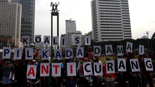 Isu SARA yang mewarnai politik Indonesia dinilai tak lepas dari peran partai-partai politik yang membiarkan atau sengaja menumbuhkannya demi kekuasaan.