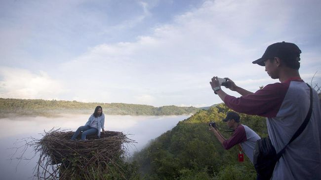 Badan Penanggulangan Bencana Daerah mengatakan kalau objek wisata tersebut tak perlu ditutup asal menambah fasilitas keamanannya.