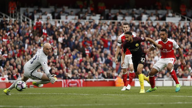 Dari 28 pertandingan Liga Primer musim ini, Arsenal meraih 15 kemenangan, enam hasil imbang, dan tujuh kali kalah. Torehan yang sama direbut Arsenal musim lalu.