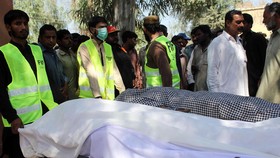 Puluhan Jemaat Kuil Disiksa dan Dibunuh di Pakistan