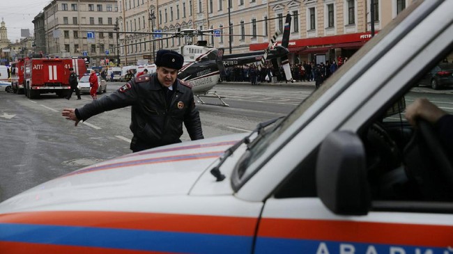 Dua polisi lalu lintas tewas dalam serangan yang dilakukan kelompok radikal di Astrakhan, selatan Rusia.