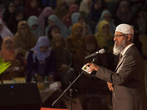 Zakir Naik Dipastikan Tetap Ceramah di Malang Meski Ada Penolakan