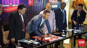 Kesan Awal Odemwingie dengan Warna Jersey Madura Utd