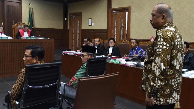 Jaksa KPK mencecar mantan Direktur Keuangan Ditjen Anggaran Kemenkeu Sambas Maulana pada sidang lanjutan kasus dugaan korupsi e-KTP.