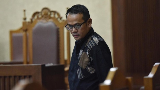 Meski menyesal, terdakwa kasus suap di Lapas Sukamiskin, Fahmi Darmawansyah, mengklaim perbuatannya berawal dari niat baik untuk membantu sesama tahanan.