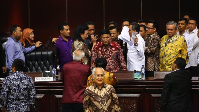 Polda Metro Jaya akan segera memanggil dua anggota DPD yang diduga mengeroyok koleganya dalam Paripurna DPD pada Senin lalu.