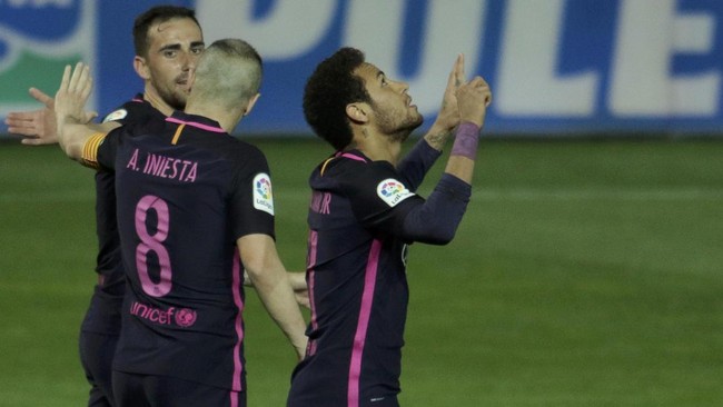 Neymar mencetak 100 gol dari 177 pertandingan bersama Barcelona. Jumlah itu 11 pertandingan lebih sedikit dari Lionel Messi untuk bisa mencetak 100 gol.